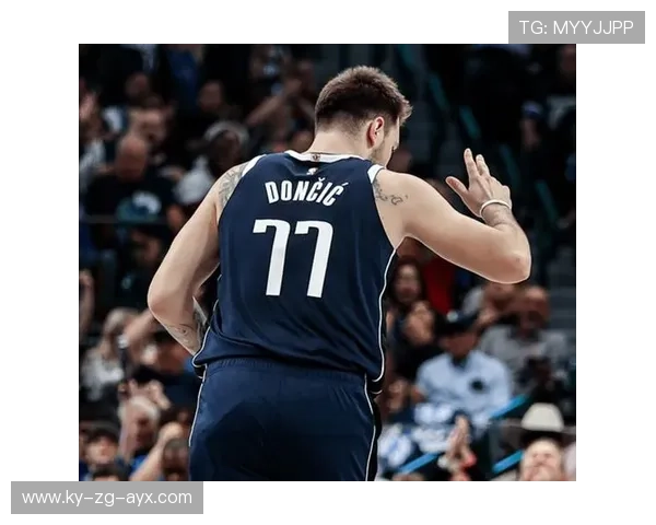 东契奇突分制造空位，独行侠外线火力再起